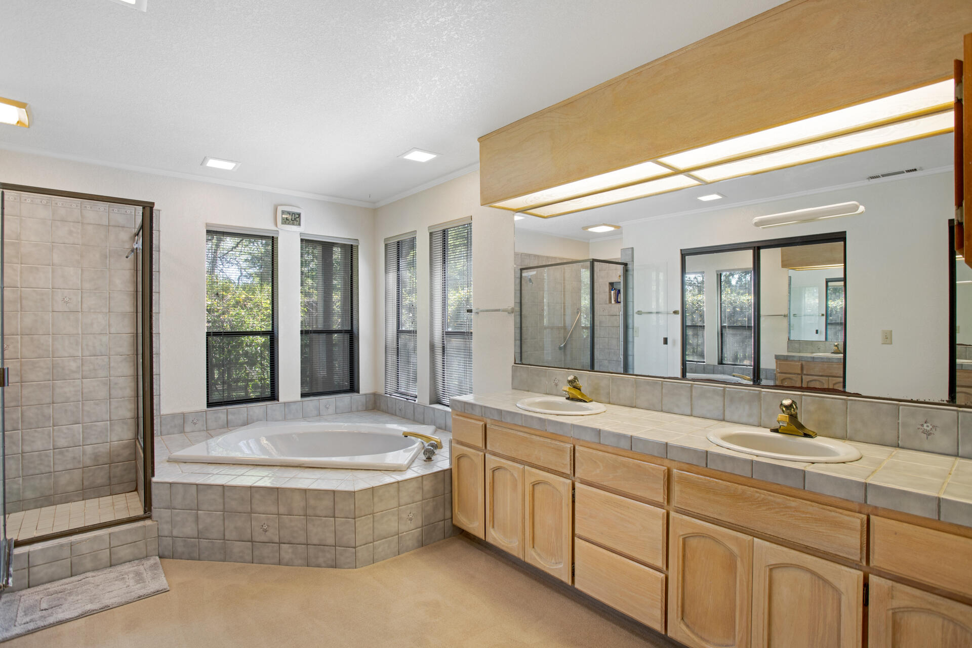 16093 Montgomery Ranch Road Redding, CA 96001 - Photo 12 of 35 Master Bath