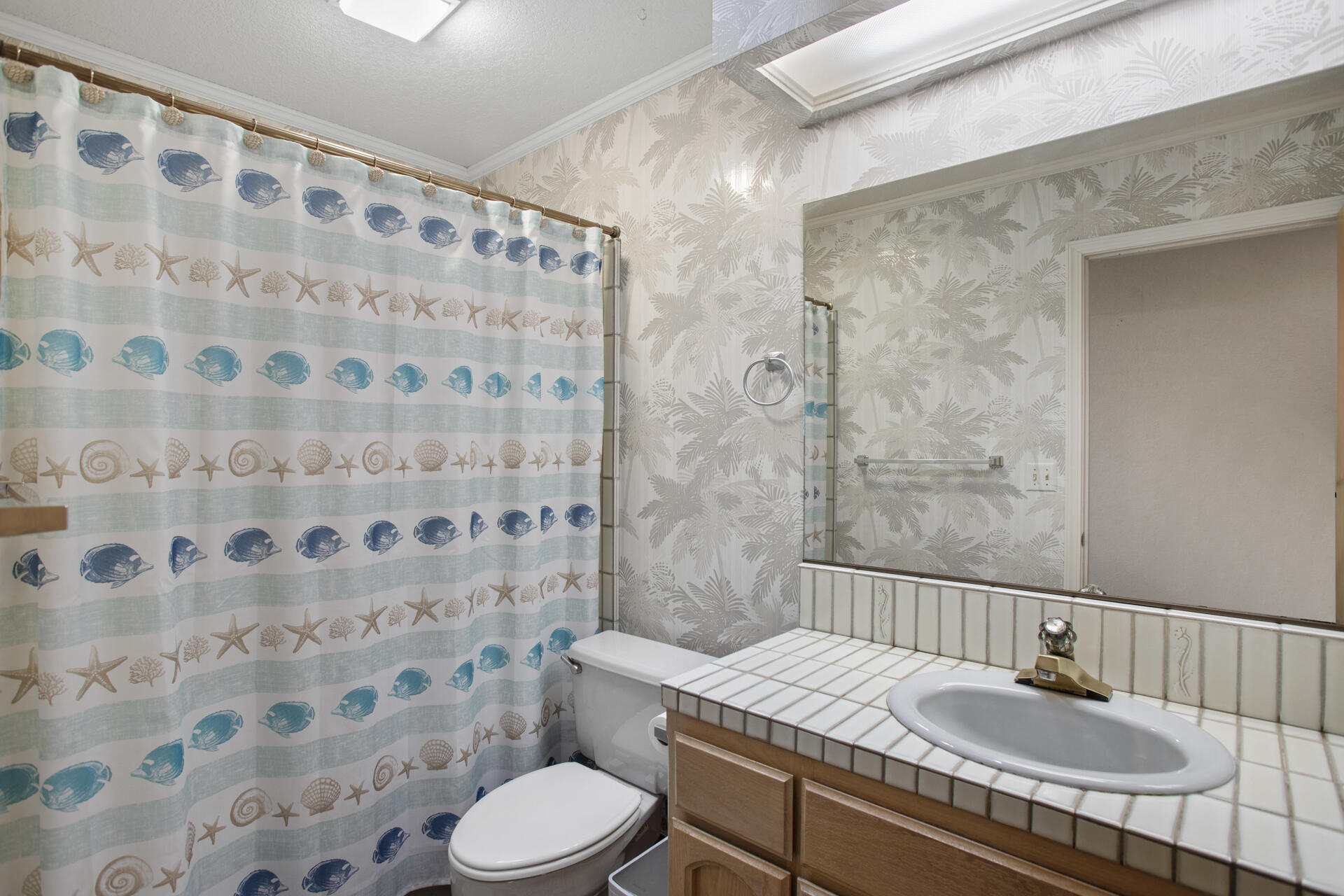 16093 Montgomery Ranch Road Redding, CA 96001 - Photo 17 of 35 Hall Bath