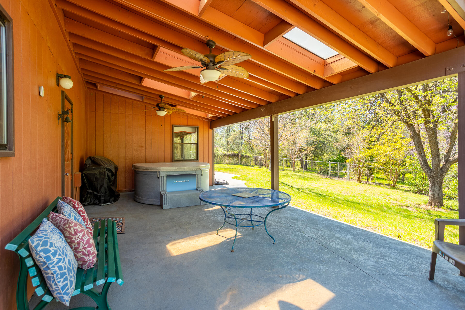 16093 Montgomery Ranch Road Redding, CA 96001 - Photo 25 of 35 Covered Patio