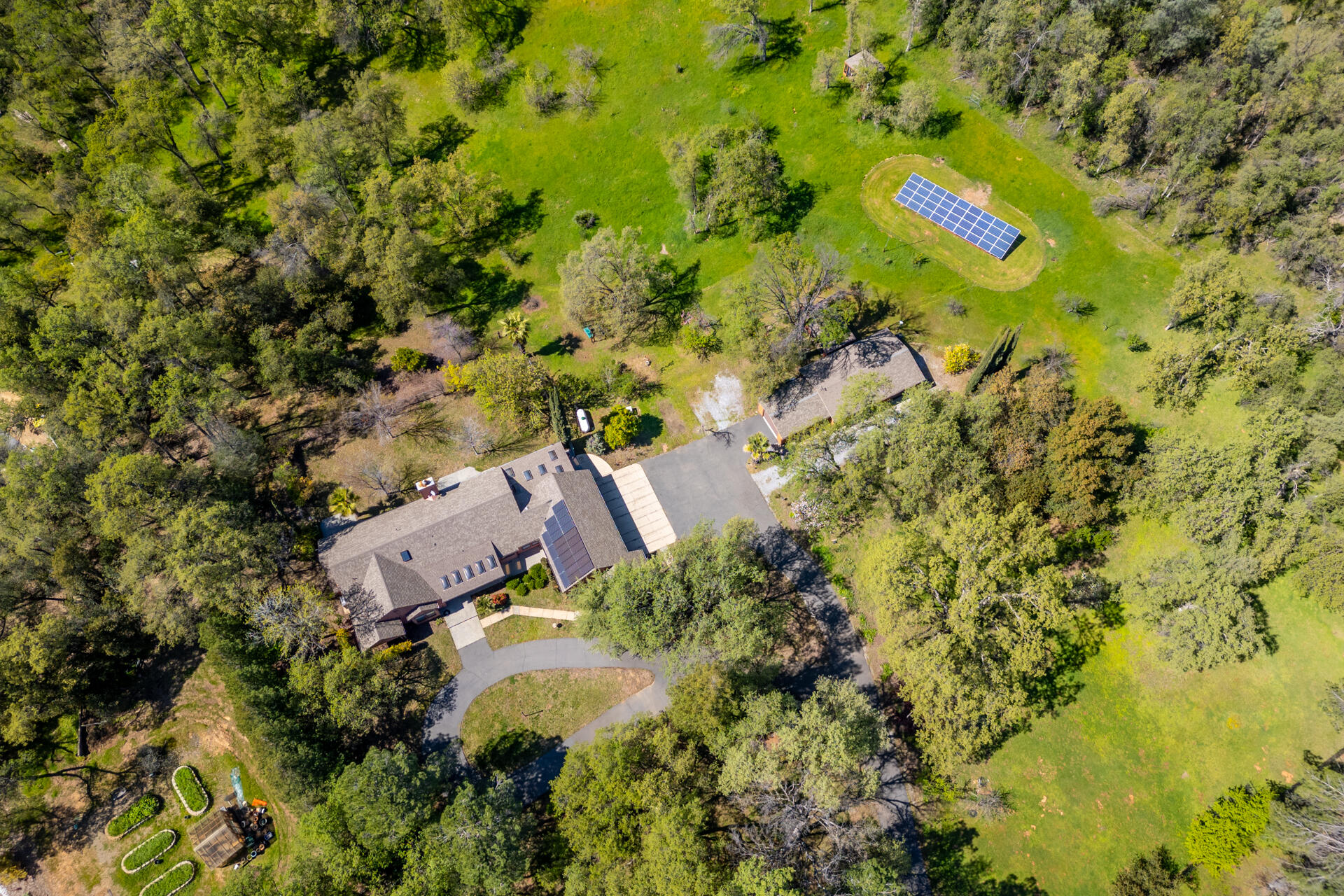 16093 Montgomery Ranch Road Redding, CA 96001 - Photo 32 of 35 Aerial Front