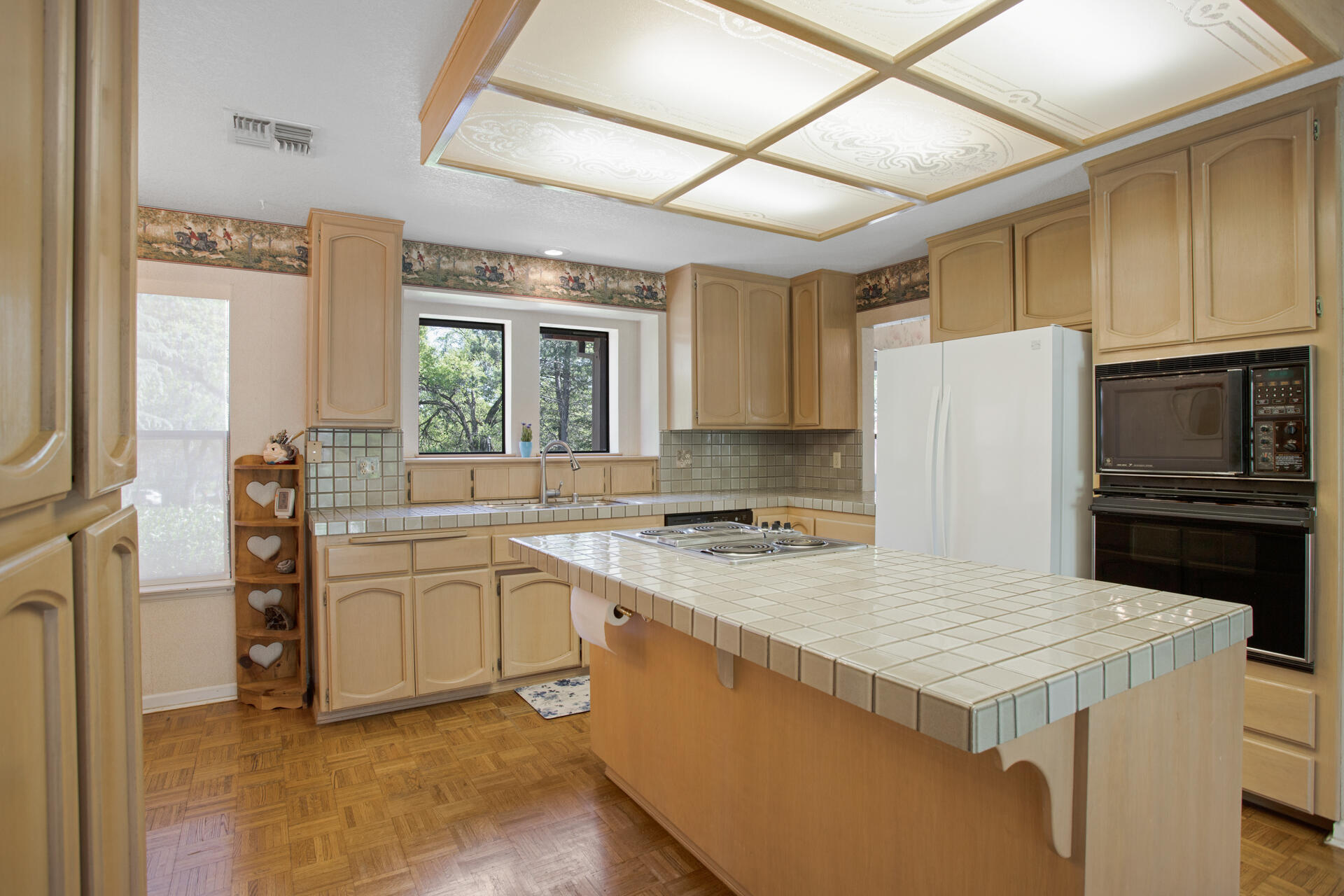 16093 Montgomery Ranch Road Redding, CA 96001 - Photo 7 of 35 Kitchen