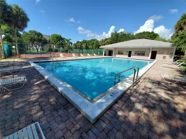 $2,050 | 8720 Shadow Wood Boulevard, Unit 206, Coral Springs, FL 33071