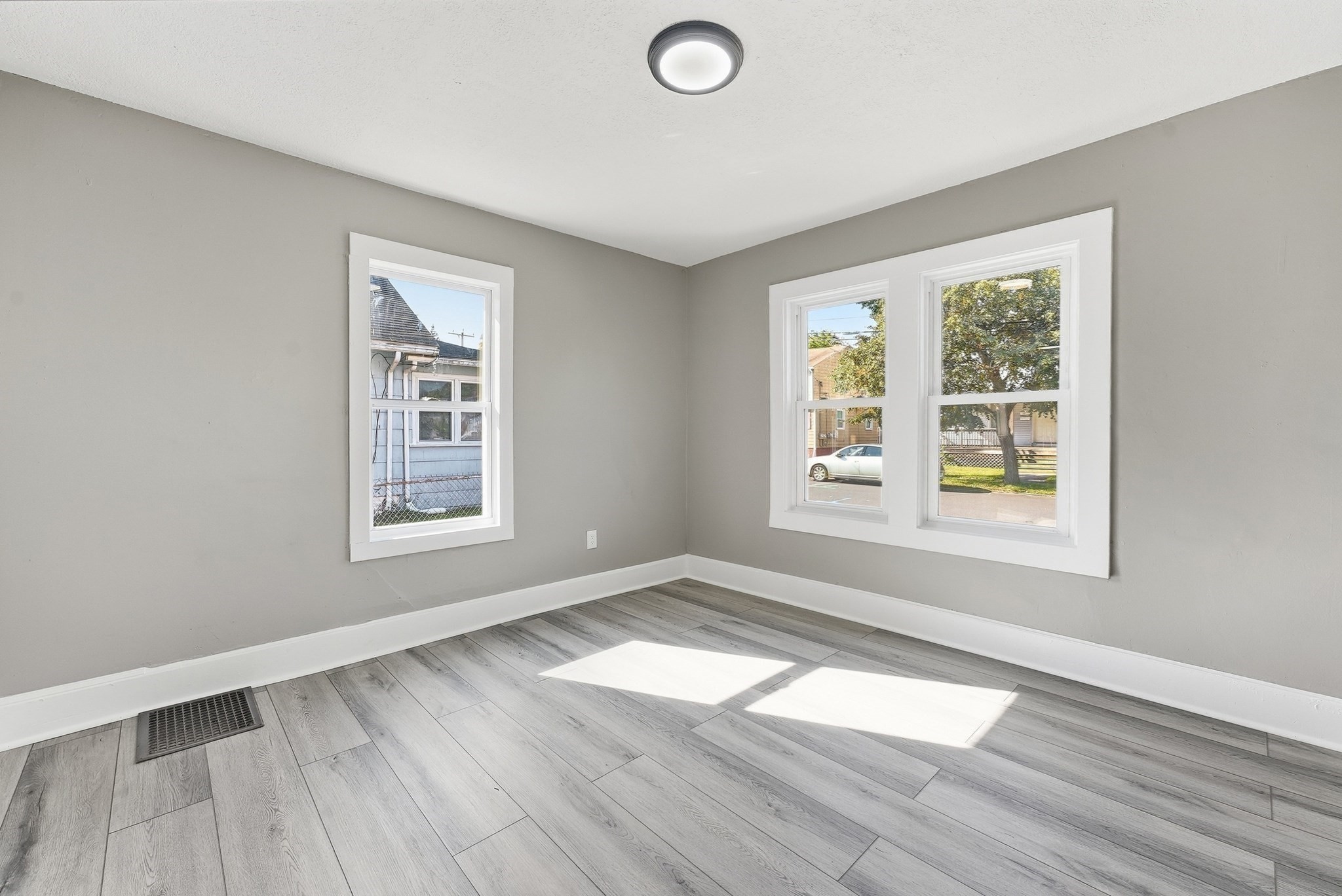 195 Jasper Street Springfield, MA 01109 - Photo 5 of 31 Gallery Image 5