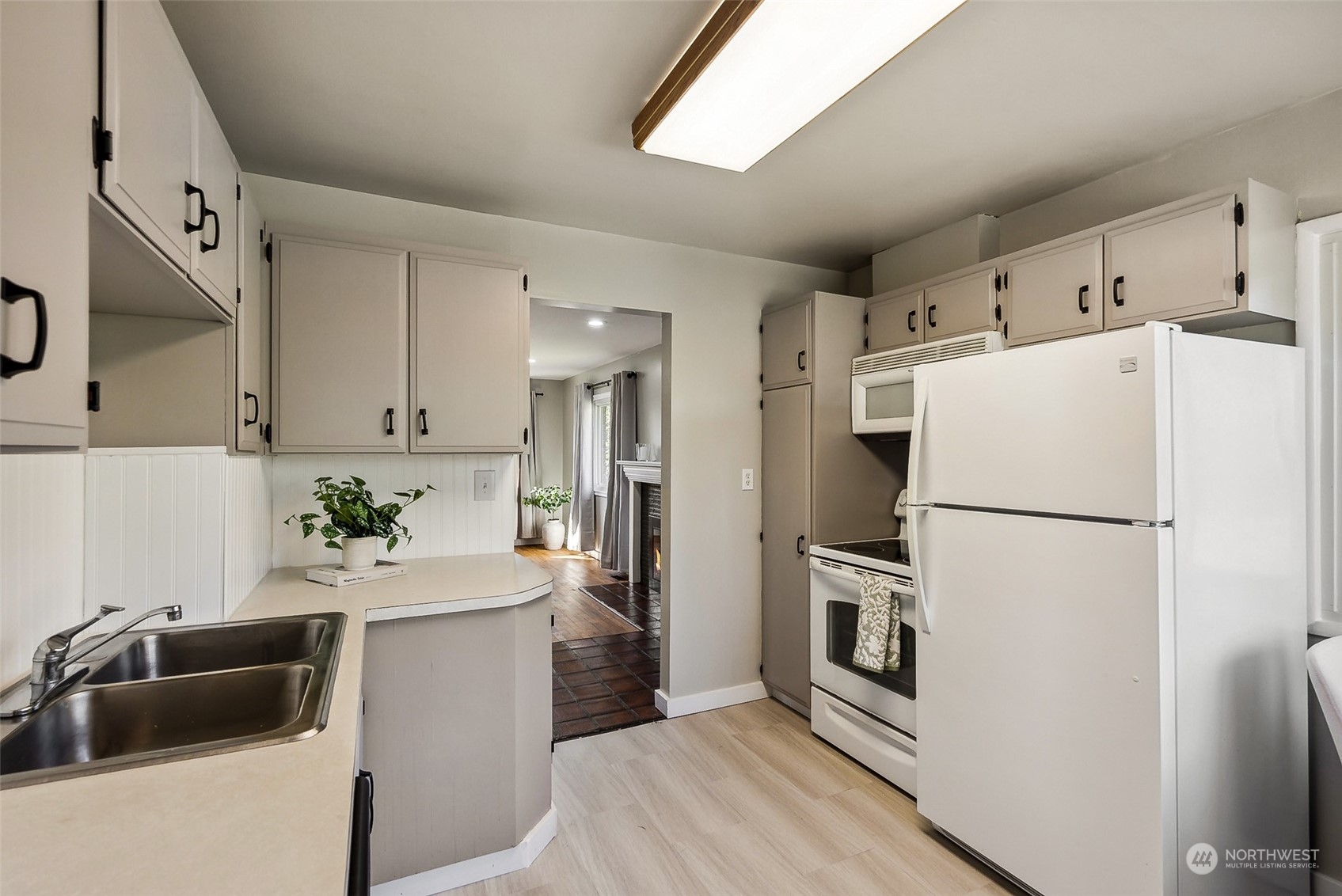 3556 Southwest 98th Street Seattle, WA 98126 - Photo 6 of 26 Gallery Image 6