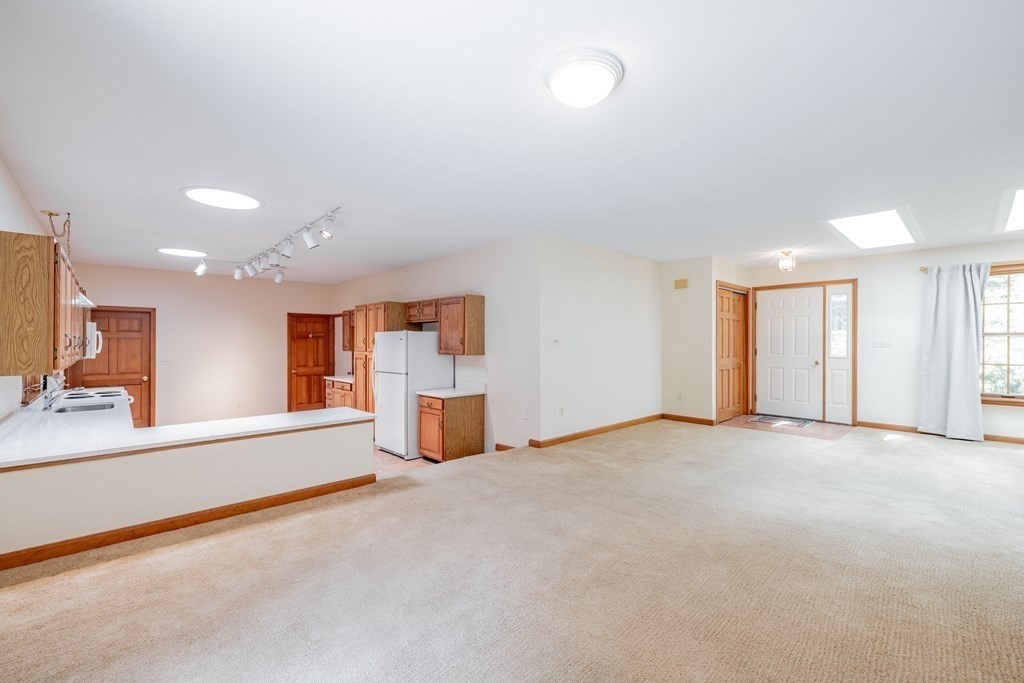 41 Honey Pot Road Southwick, MA 01077 - Photo 6 of 30 Gallery Image 6