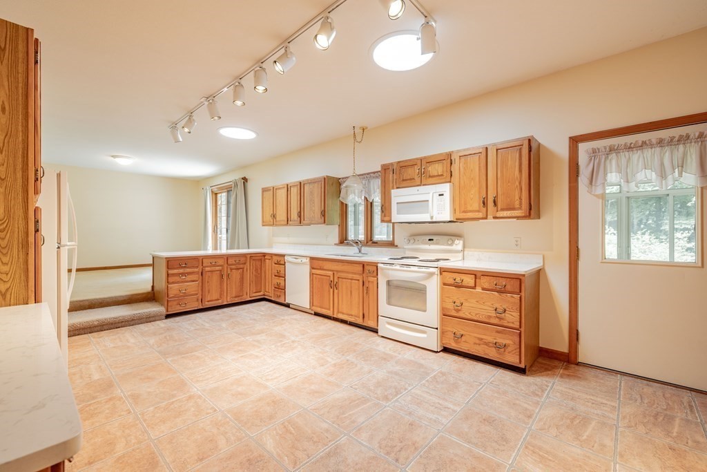 41 Honey Pot Road Southwick, MA 01077 - Photo 9 of 30 Gallery Image 9