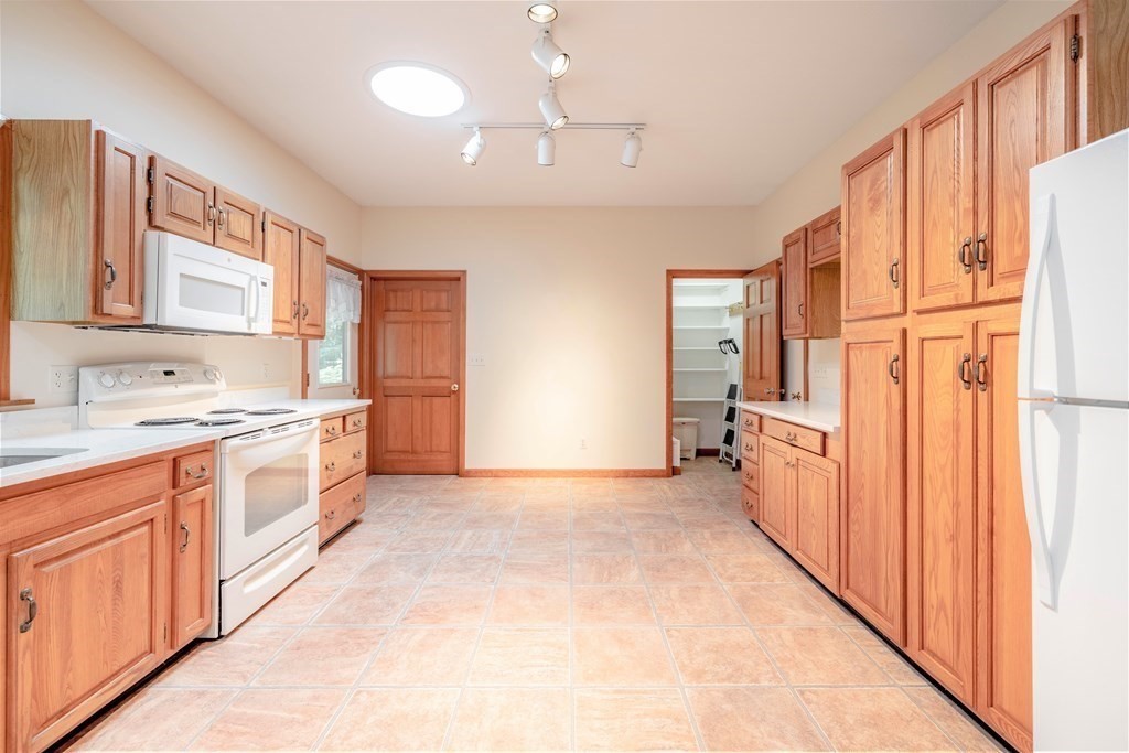 41 Honey Pot Road Southwick, MA 01077 - Photo 10 of 30 Gallery Image 10