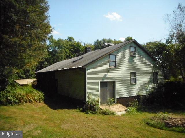 5668 Pine Road Thomasville, PA 17364 - Photo 5 of 32 Side View