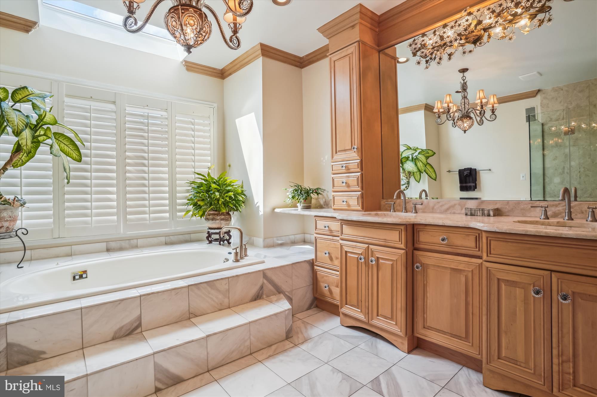 6100 Solitaire Way McLean, VA 22101 - Photo 23 of 60 Primary bathroom with soaking tub & dual sinks