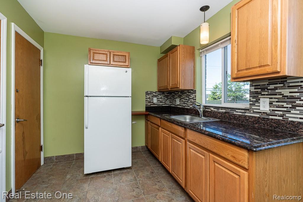 8272 Racine Road Warren, MI 48093 - Photo 15 of 46