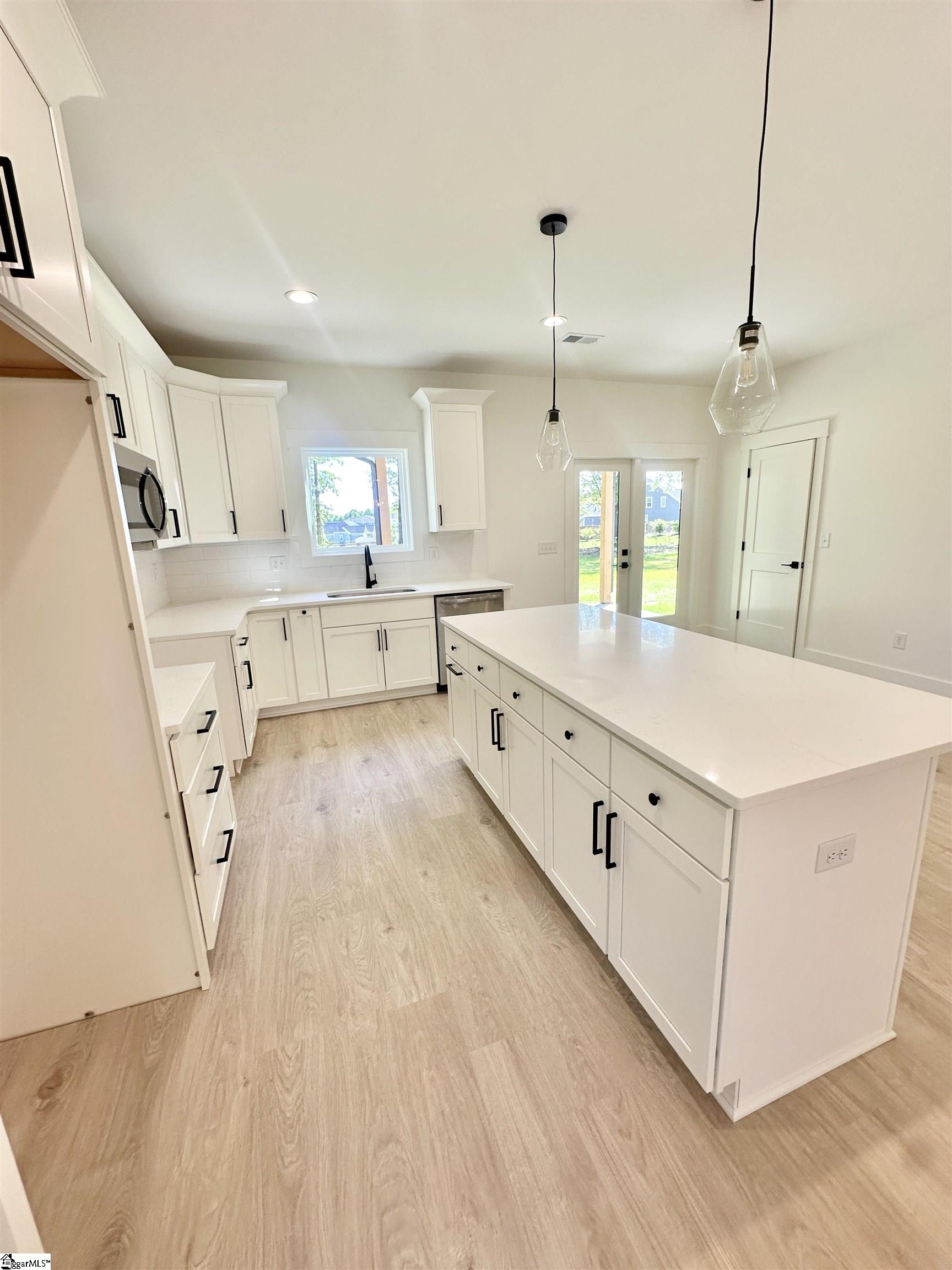 960 Goodjoin Road Campobello, SC 29322 - Photo 7 of 20
