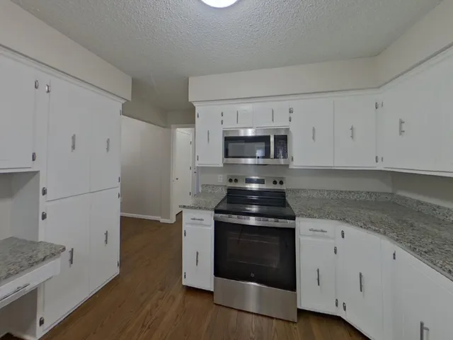 $2,599 | 931 Market Street South, Shakopee, MN 55379