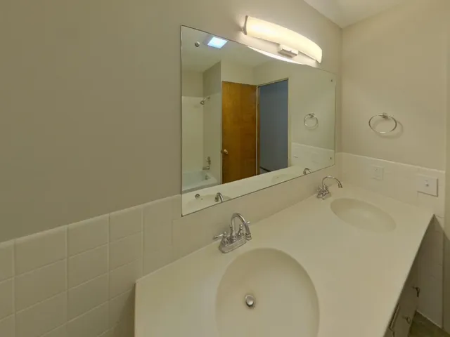 $2,599 | 931 Market Street South, Shakopee, MN 55379