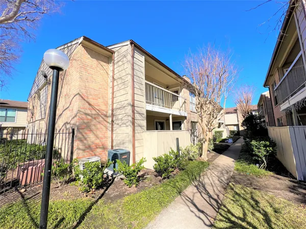 $1,000 | 2120 Wilcrest Drive, Unit 121, Houston, TX 77077