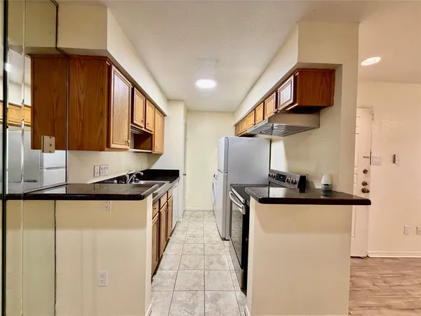 $1,000 | 2120 Wilcrest Drive, Unit 121, Houston, TX 77077