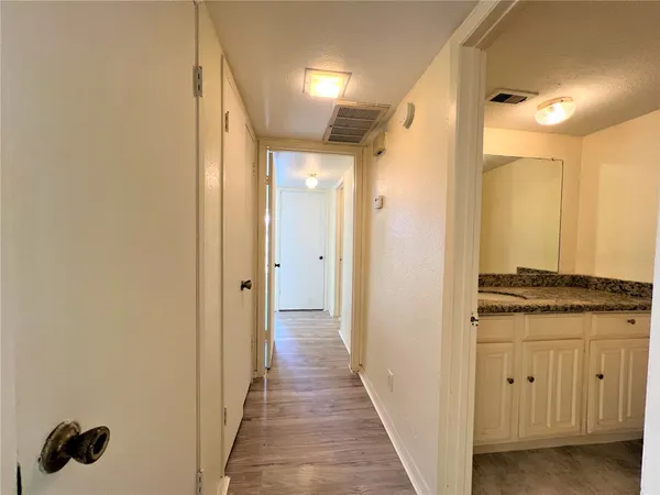 $1,000 | 2120 Wilcrest Drive, Unit 121, Houston, TX 77077