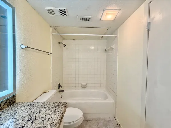 $1,000 | 2120 Wilcrest Drive, Unit 121, Houston, TX 77077