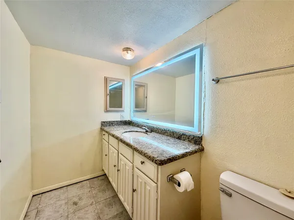 $1,000 | 2120 Wilcrest Drive, Unit 121, Houston, TX 77077