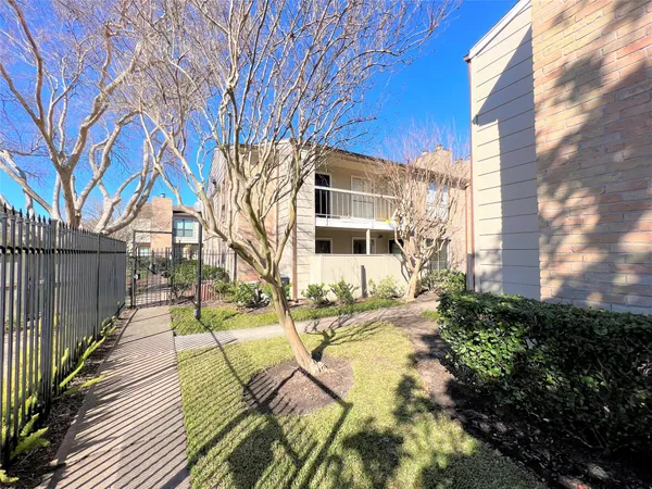 $1,000 | 2120 Wilcrest Drive, Unit 121, Houston, TX 77077