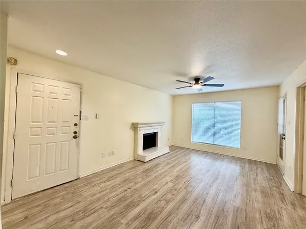 $1,000 | 2120 Wilcrest Drive, Unit 121, Houston, TX 77077
