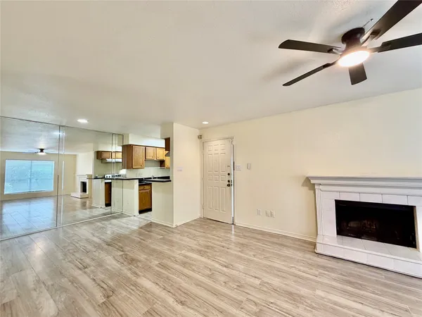 $1,000 | 2120 Wilcrest Drive, Unit 121, Houston, TX 77077