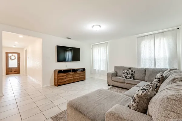 $1,900 | 14667 Semele View, San Antonio, TX 78245