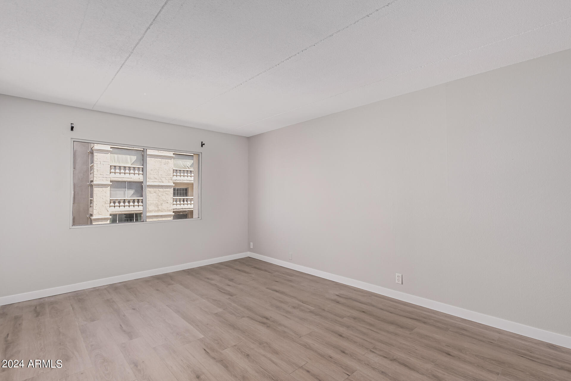 7930 East Camelback Road, Unit 506 Scottsdale, AZ 85251 - Photo 17 of 58 a view of a room with wooden floor and window