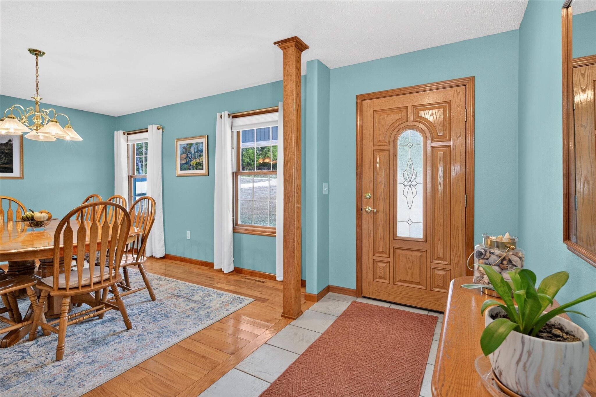 3989 South 70th Road Dunnegan, MO 65640 - Photo 9 of 53 Foyer entry