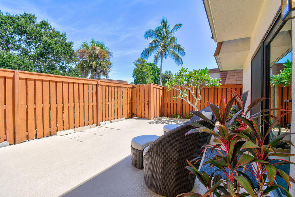 3900 Southeast County Line Road, Unit 22A Jupiter, FL 33469 - Photo 7 of 50 3900CountyLineRd#22A_12
