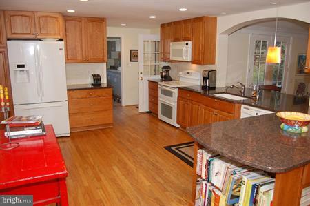 10 Over Ridge Court Potomac, MD 20854 - Photo 3 of 28 Kitchen