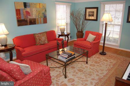 10 Over Ridge Court Potomac, MD 20854 - Photo 21 of 28 Living Room
