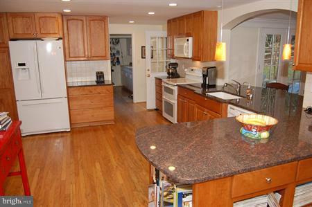 10 Over Ridge Court Potomac, MD 20854 - Photo 22 of 28 Kitchen