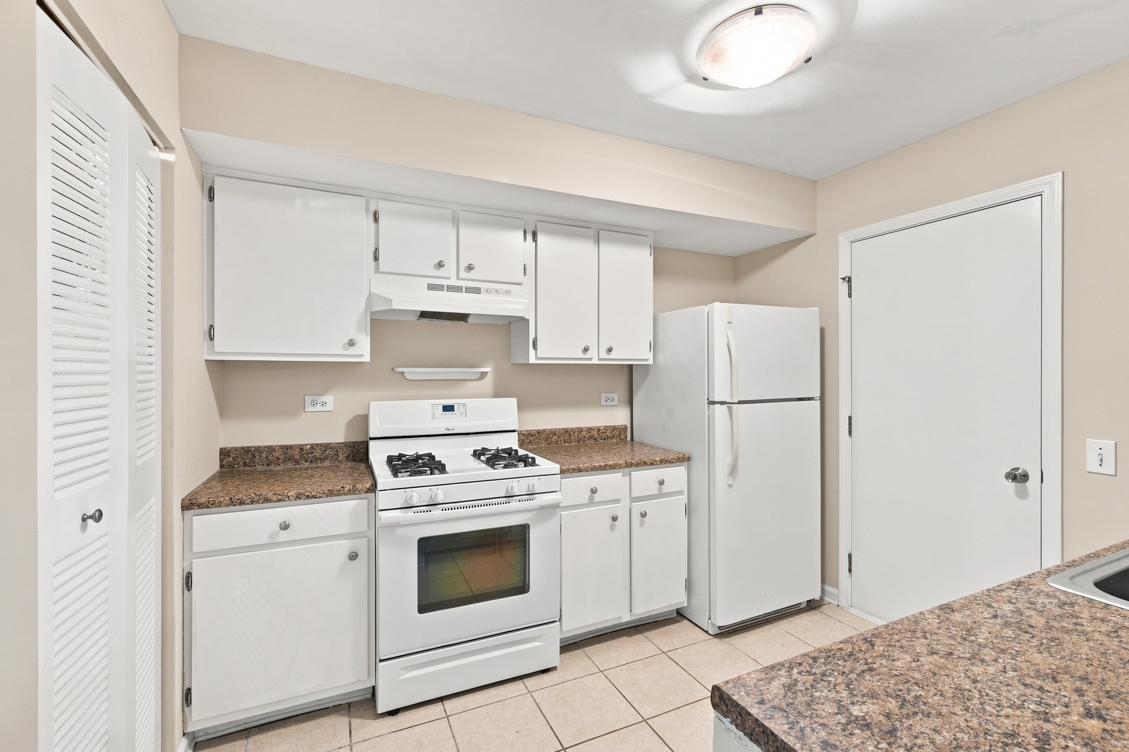 1424 Normantown Road Naperville, IL 60564 - Photo 9 of 23 Gallery Image 9