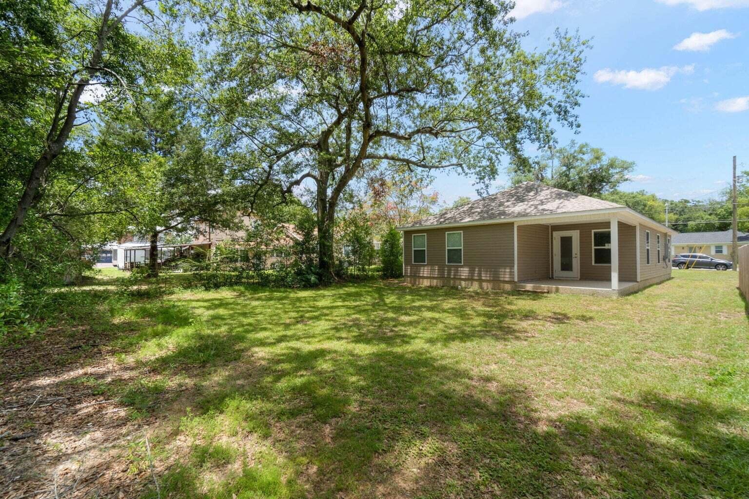 952 Mapoles Street Crestview, FL 32536 - Photo 29 of 32 a front view of a house with a garden