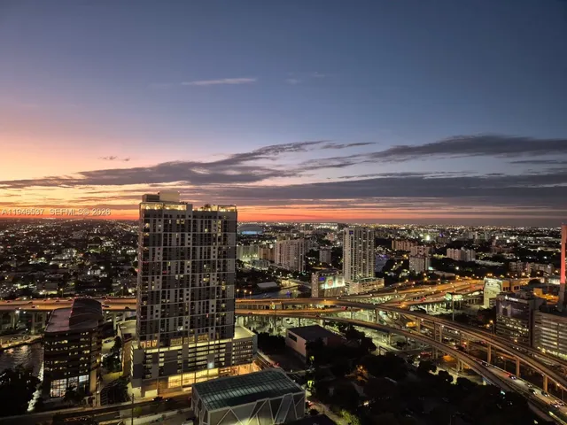 a view of a building with sky view