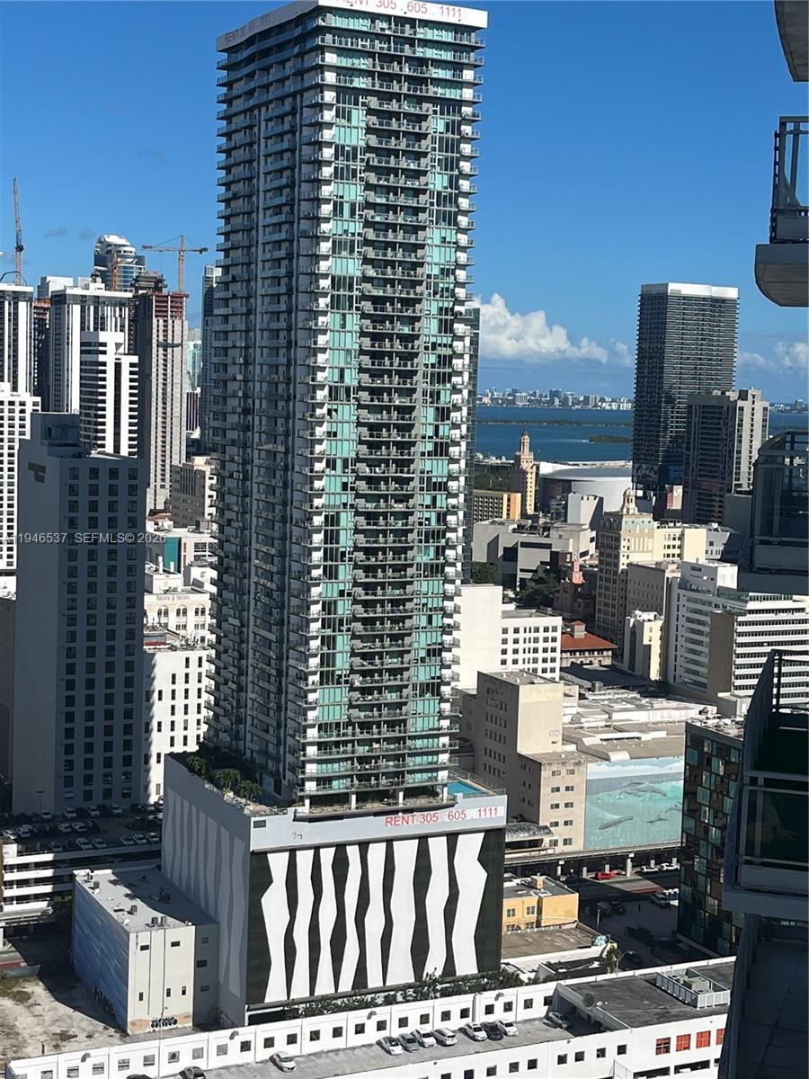 90 Southwest 3rd Street, Unit 3706 Miami, FL 33130 - Photo 20 of 21 a picture of city view