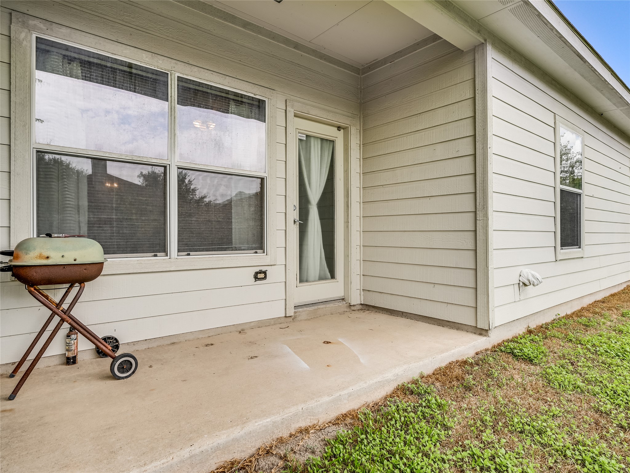 11401 Dimmitt Street Manor, TX 78653 - Photo 20 of 23 a view of a porch with a bench