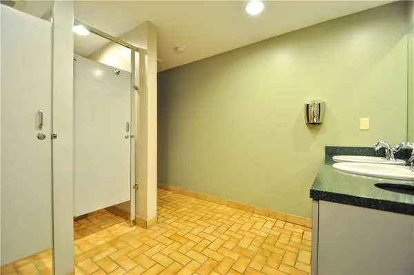 $9,600 | 2550 Boyce Plaza Road, Unit 204, Pittsburgh, PA 15241
