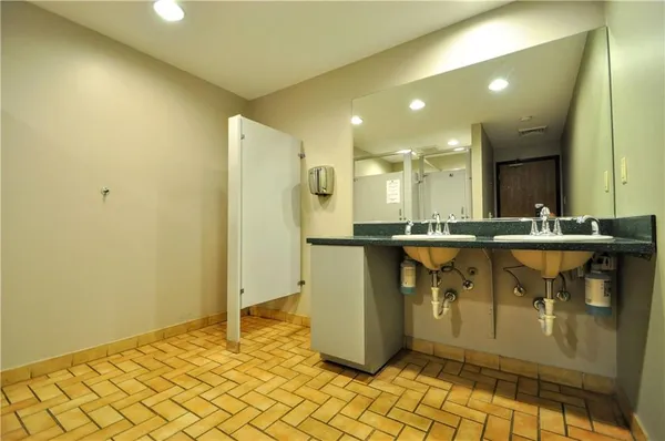 $9,600 | 2550 Boyce Plaza Road, Unit 204, Pittsburgh, PA 15241