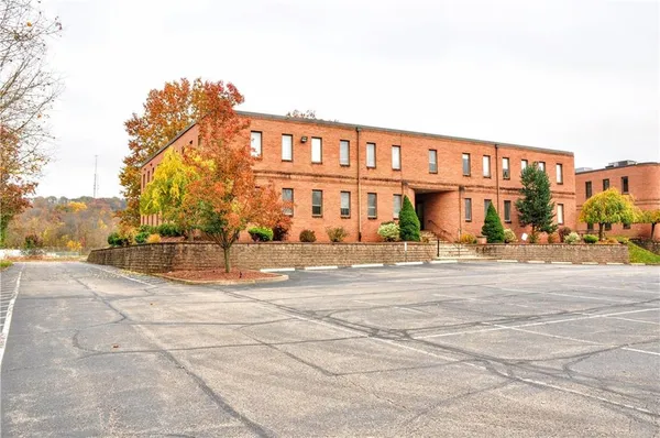 $9,600 | 2550 Boyce Plaza Road, Unit 204, Pittsburgh, PA 15241