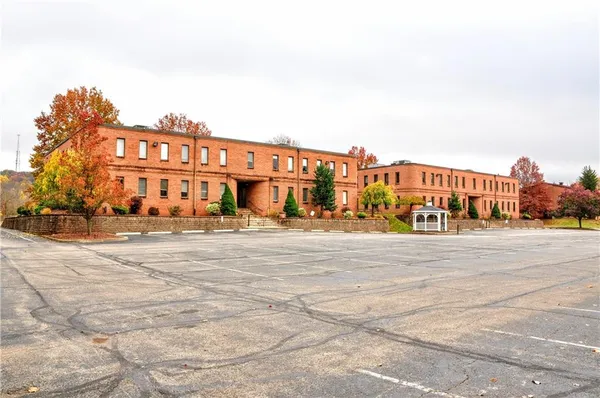 $9,600 | 2550 Boyce Plaza Road, Unit 204, Pittsburgh, PA 15241