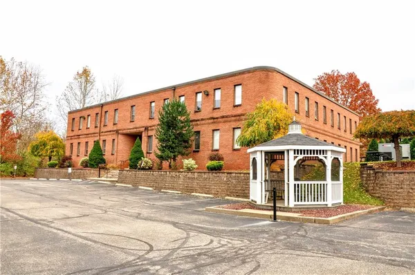 $9,600 | 2550 Boyce Plaza Road, Unit 204, Pittsburgh, PA 15241