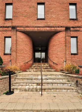 $9,600 | 2550 Boyce Plaza Road, Unit 204, Pittsburgh, PA 15241