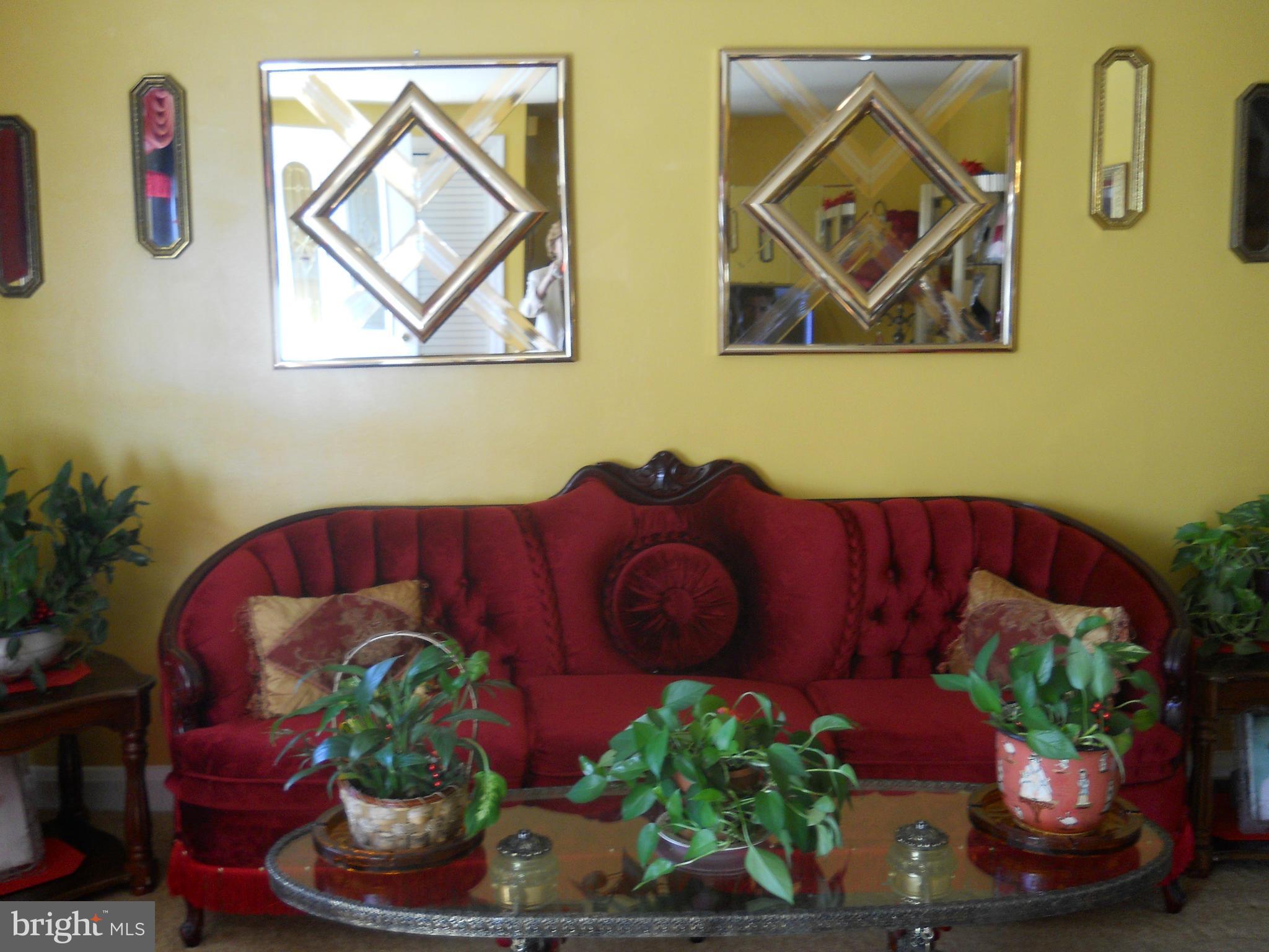 1352 Kenton Road Baltimore, MD 21234 - Photo 3 of 28 Living Room