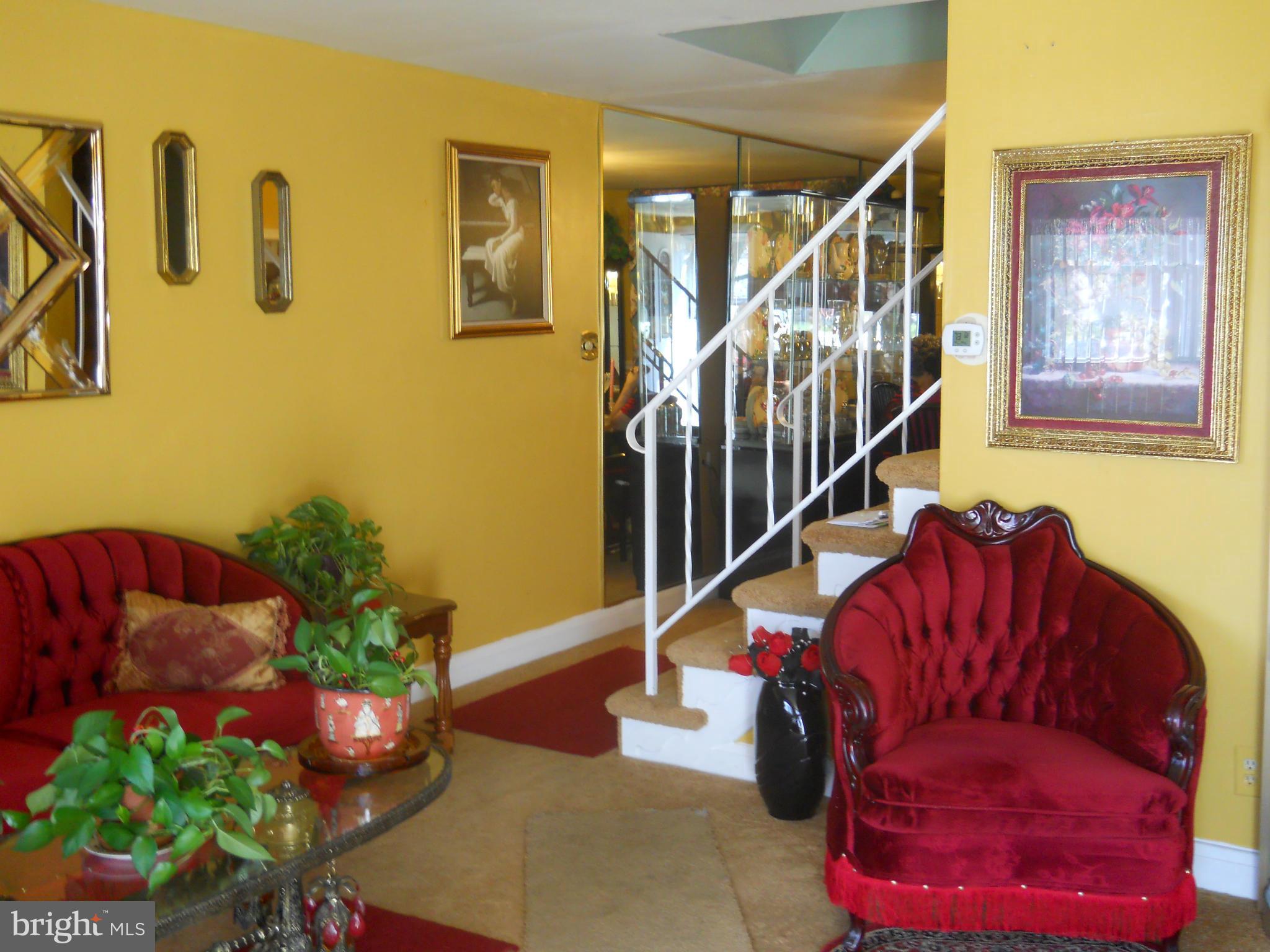 1352 Kenton Road Baltimore, MD 21234 - Photo 4 of 28 Living Room