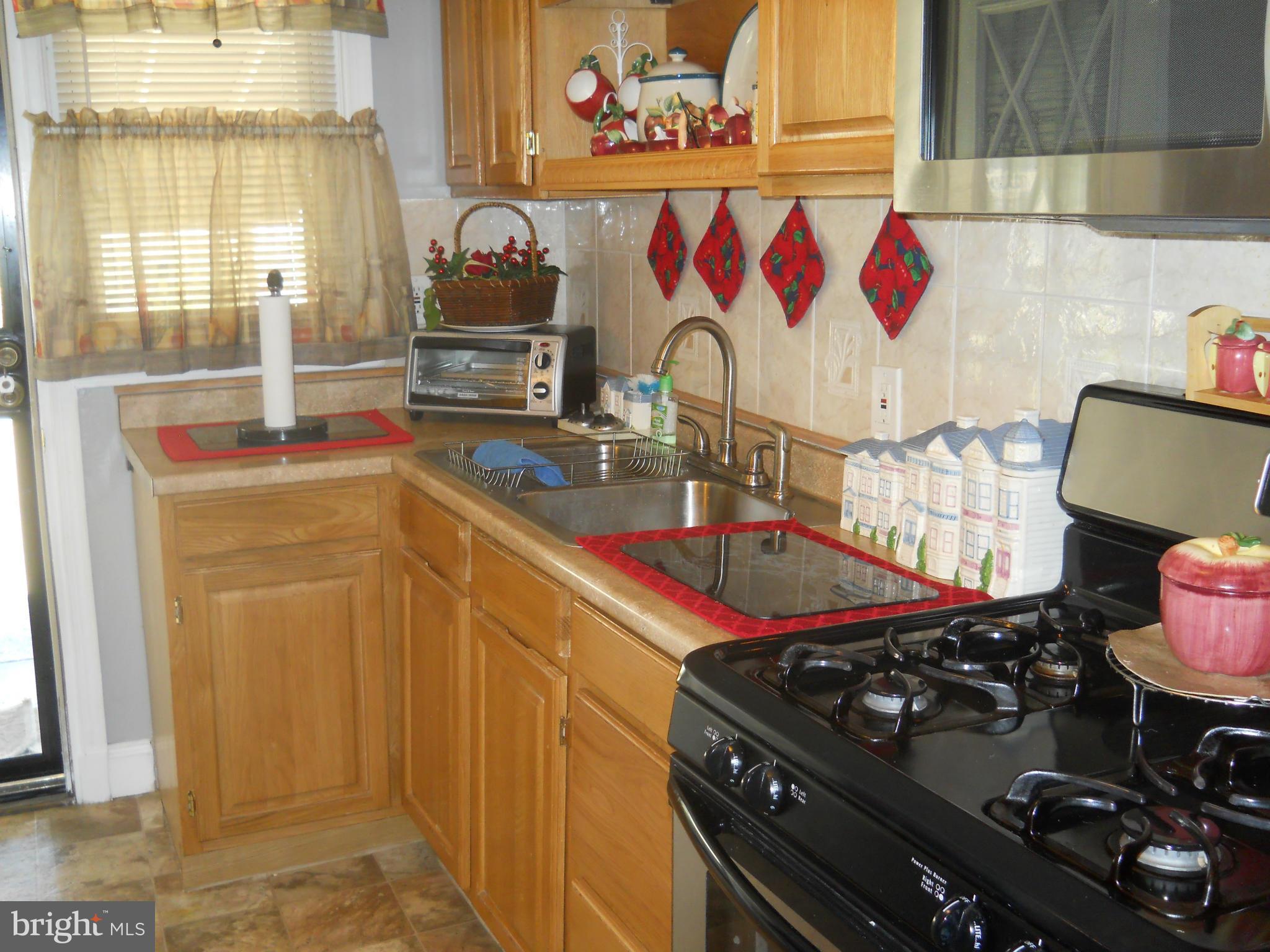 1352 Kenton Road Baltimore, MD 21234 - Photo 8 of 28 Kitchen
