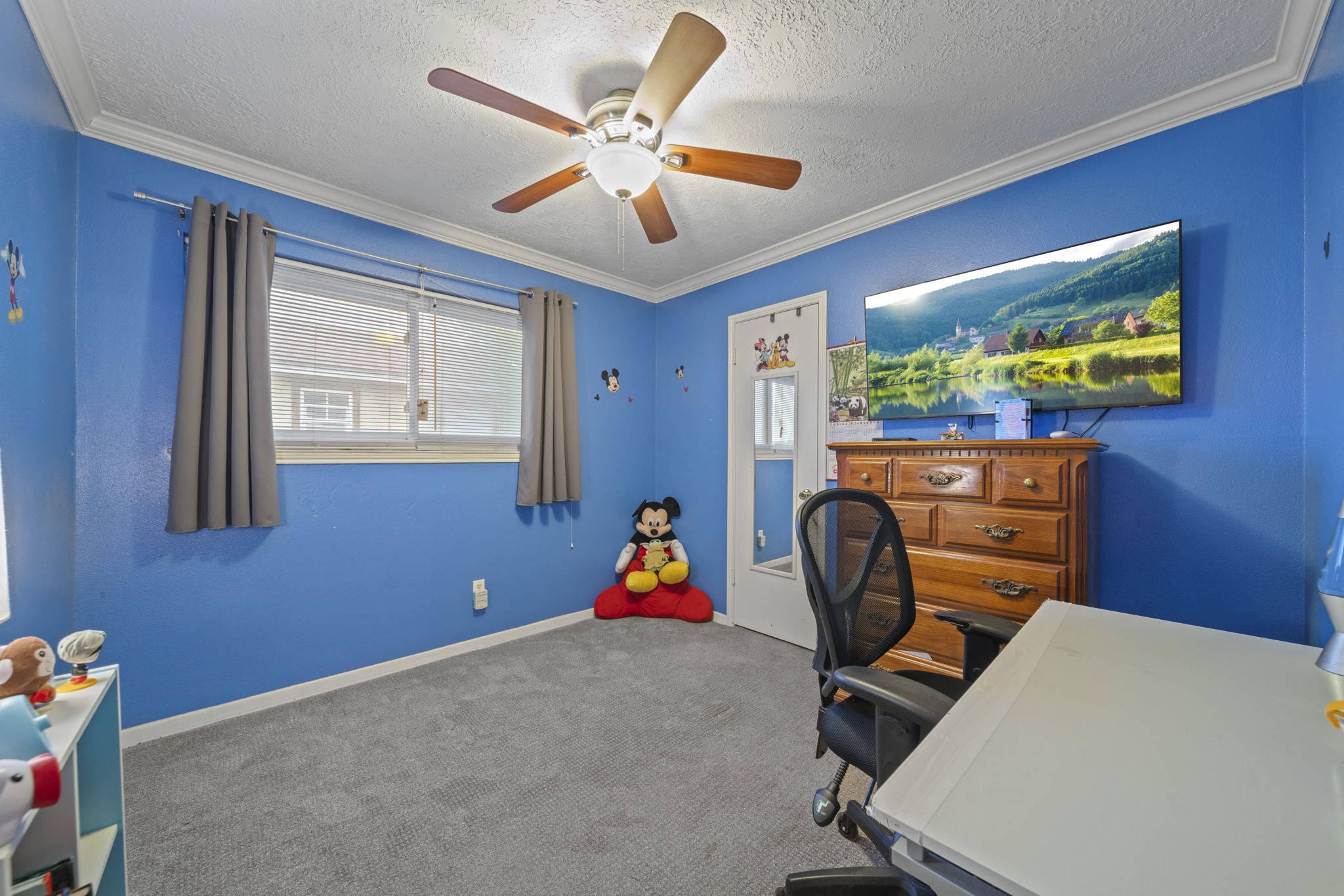 3805 Darling Street Pasadena, TX 77503 - Photo 14 of 23 a room with furniture and window