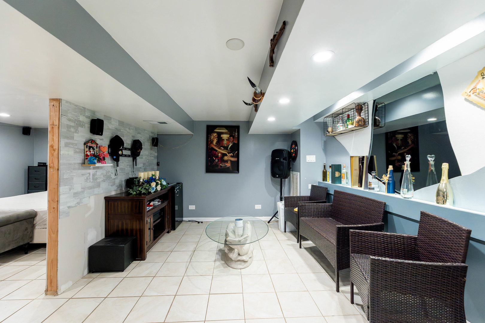 4147 Gage Avenue Lyons, IL 60534 - Photo 21 of 33 a living room with furniture