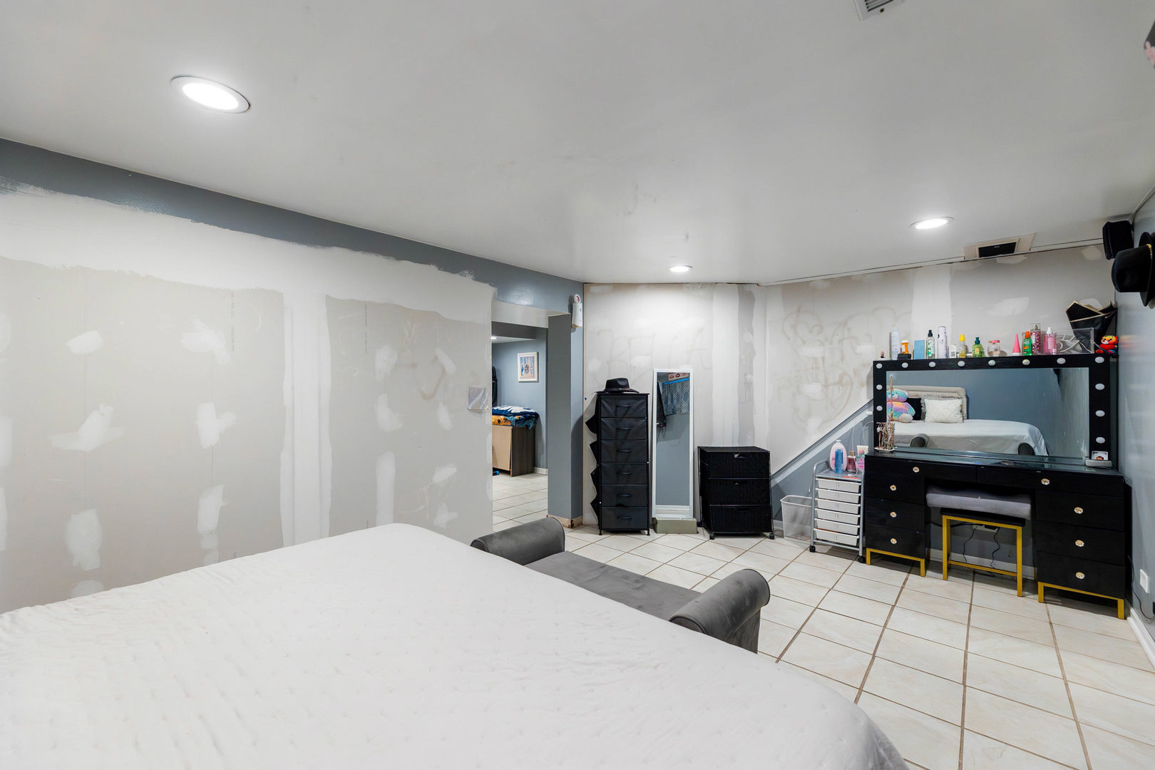 4147 Gage Avenue Lyons, IL 60534 - Photo 23 of 33 a bedroom with a bed and a desk