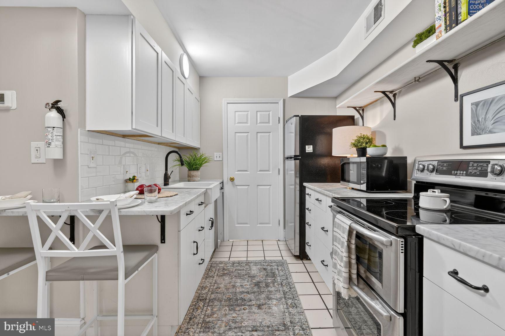 523 8th Street Northeast, Unit T2 Washington, DC 20002 - Photo 8 of 14 Kitchen with granite counters and custom lighting